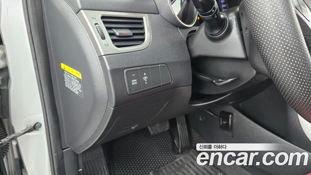 Hyundai AVANTE 2012 — photo 16