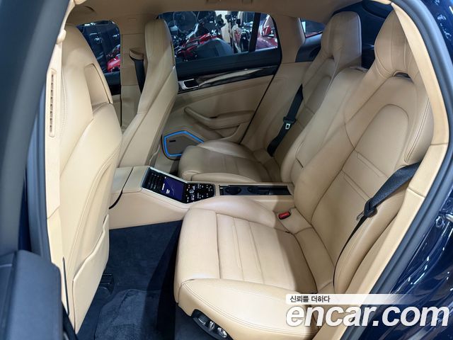 Porsche Panamera 2018 — photo 18