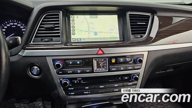 Genesis G80 2017 — photo 16
