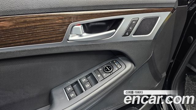 Genesis G80 2017 — photo 23