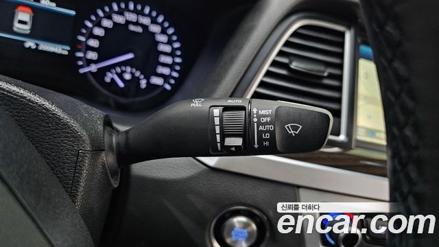Genesis G80 2017 — photo 24