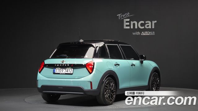Mini Cooper 2025 — photo 2