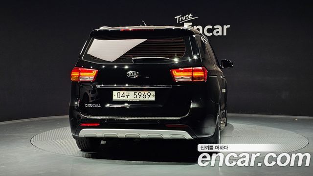 Kia Canival 2018 — photo 4