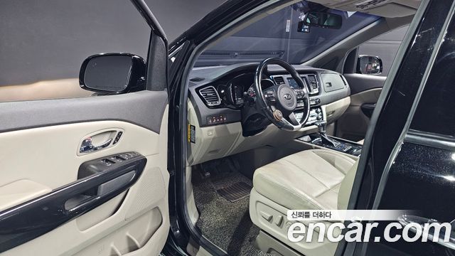 Kia Canival 2018 — photo 10