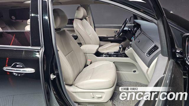 Kia Canival 2018 — photo 12