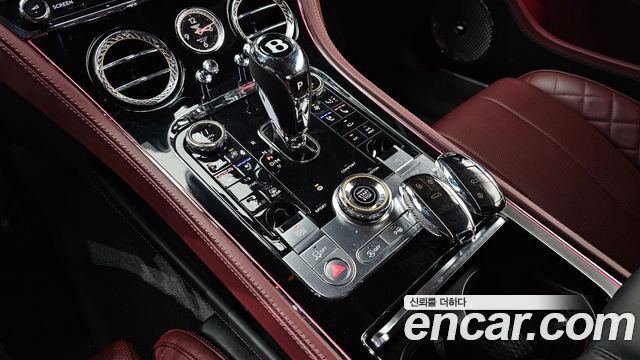 Bentley Continental 2020 — photo 9