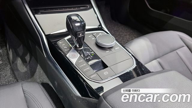 BMW 3-Series 2019 — photo 9
