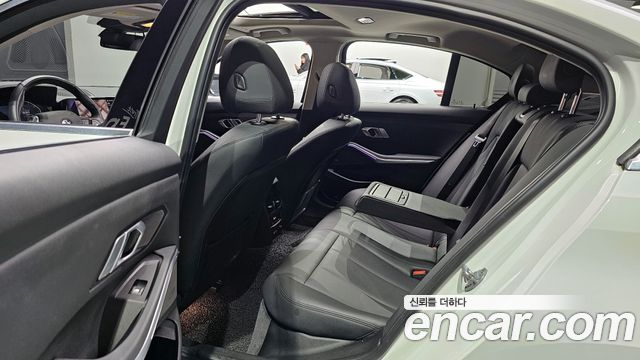 BMW 3-Series 2019 — photo 11