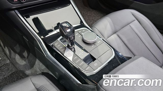 BMW 3-Series 2019 — photo 19