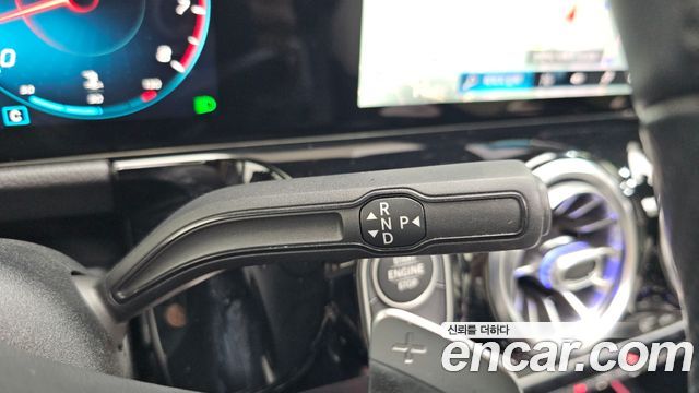 Mercedes-Benz GLA-Class 2021 — photo 9