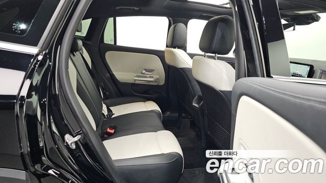 Mercedes-Benz GLA-Class 2021 — photo 11