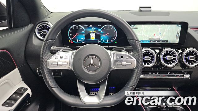 Mercedes-Benz GLA-Class 2021 — photo 14