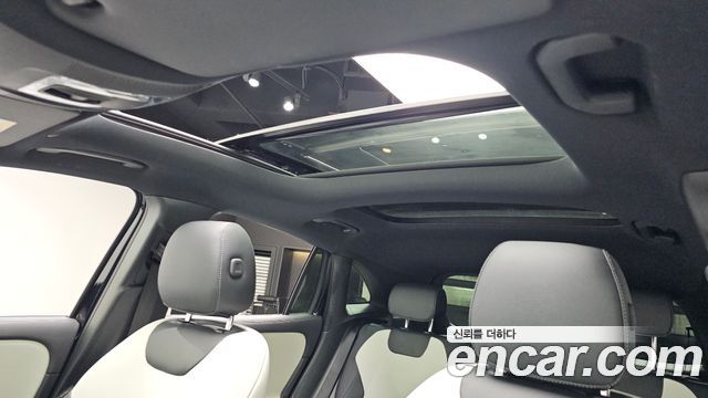 Mercedes-Benz GLA-Class 2021 — photo 18
