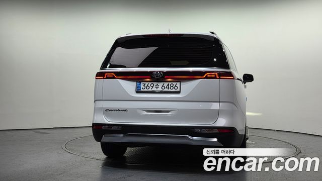 Kia Canival 2021 — photo 4