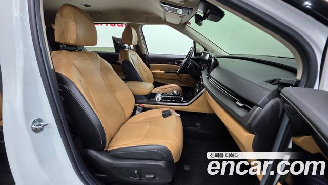 Kia Canival 2021 — photo 10