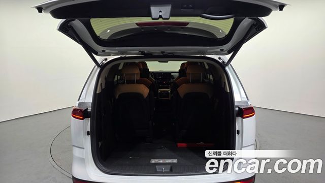 Kia Canival 2021 — photo 20