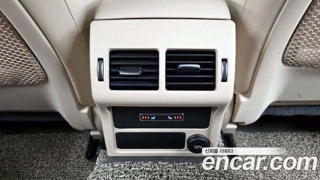 Jaguar XF 2017 — photo 19