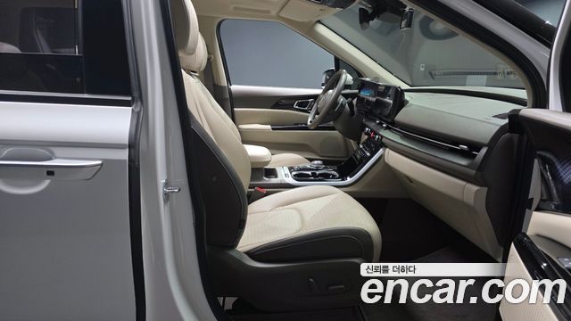 Kia Canival 2021 — photo 11