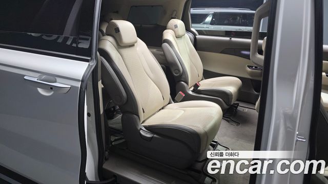 Kia Canival 2021 — photo 12