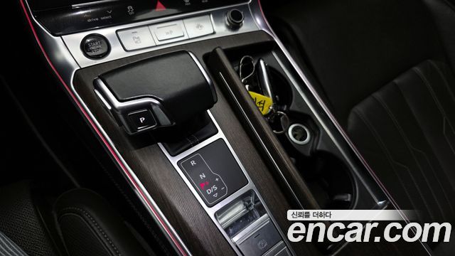 Audi A7 2022 — photo 9