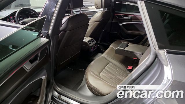 Audi A7 2022 — photo 11