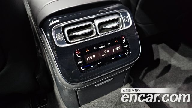 Mercedes-Benz S-Class 2022 — photo 30