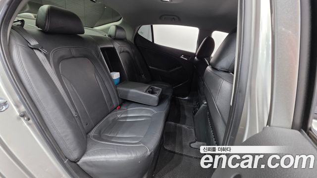 Kia K5 2012 — photo 18