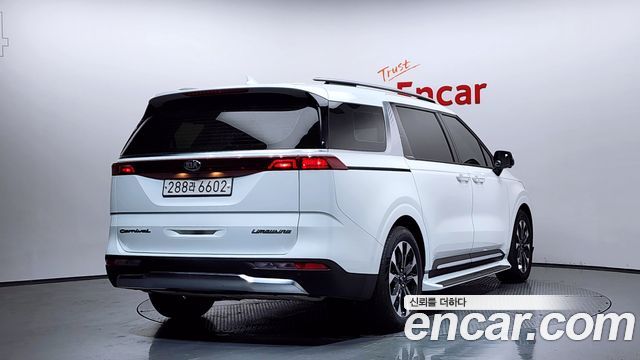 Kia Canival 2021 — photo 2