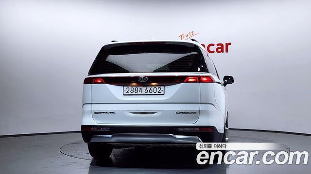 Kia Canival 2021 — photo 4
