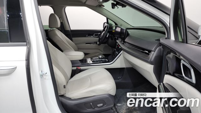 Kia Canival 2021 — photo 17