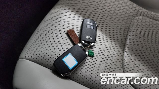 Kia Canival 2021 — photo 35