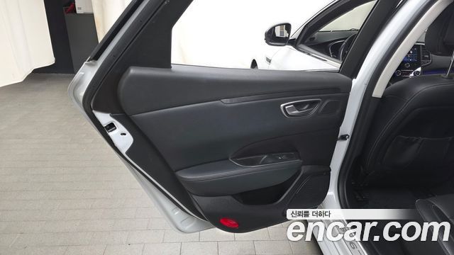Renault Korea SM6 2016 — photo 15