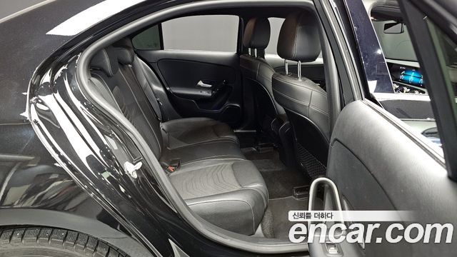 Mercedes-Benz A-Class 2020 — photo 11