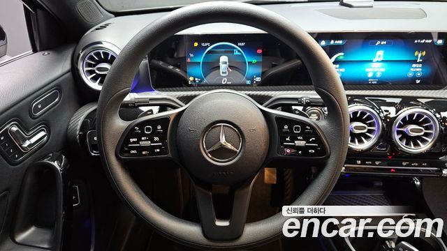 Mercedes-Benz A-Class 2020 — photo 12