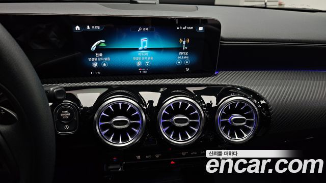 Mercedes-Benz A-Class 2020 — photo 13