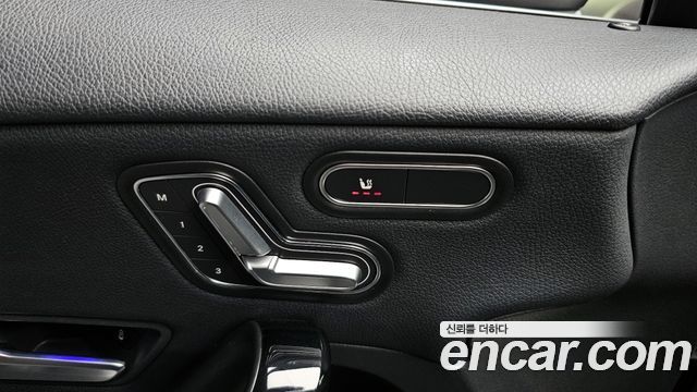 Mercedes-Benz A-Class 2020 — photo 16