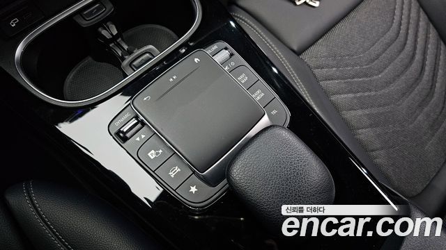 Mercedes-Benz A-Class 2020 — photo 17