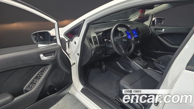 Kia K3 2015 — photo 10