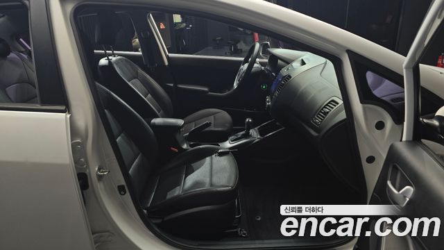 Kia K3 2015 — photo 11