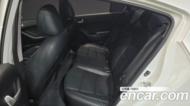 Kia K3 2015 — photo 12