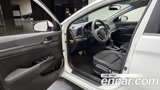 Hyundai AVANTE 2016 — photo 10