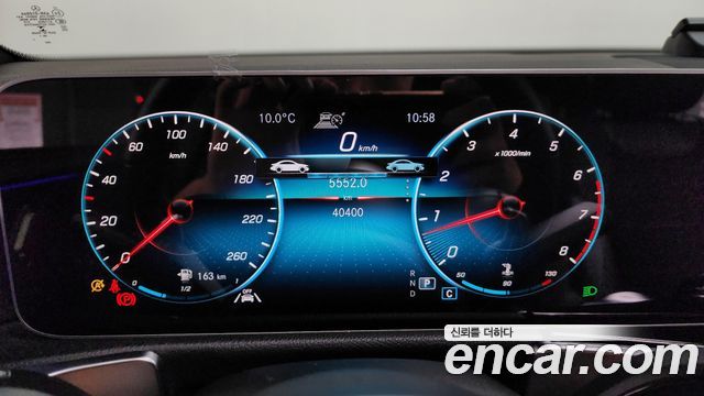 Mercedes-Benz GLB-Class 2020 — photo 11