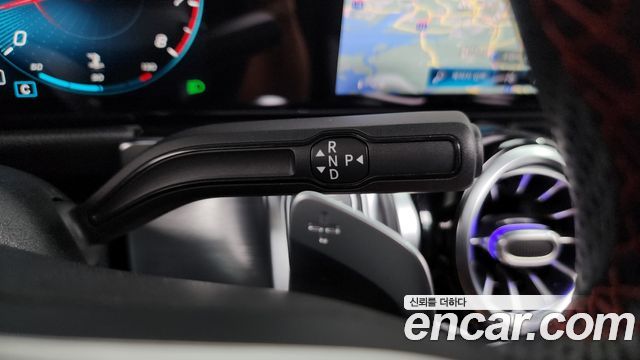 Mercedes-Benz GLB-Class 2020 — photo 12