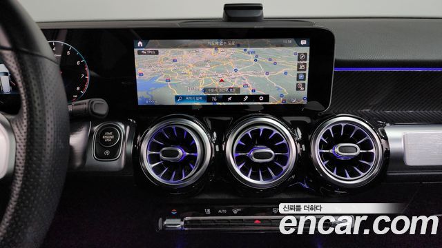 Mercedes-Benz GLB-Class 2020 — photo 20