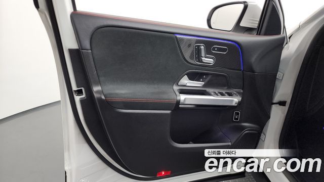 Mercedes-Benz GLB-Class 2020 — photo 14