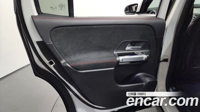 Mercedes-Benz GLB-Class 2020 — photo 15
