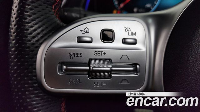 Mercedes-Benz GLB-Class 2020 — photo 27