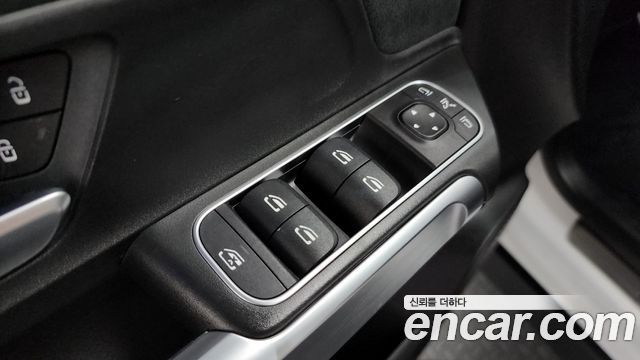 Mercedes-Benz GLB-Class 2020 — photo 29