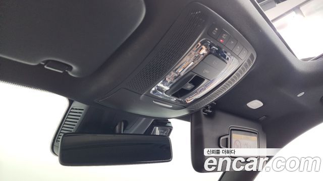 Mercedes-Benz GLB-Class 2020 — photo 32