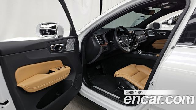 Volvo XC60 2021 — photo 13